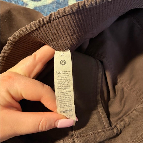 Women’s lululemon cargo pants - Picture 5 of 6